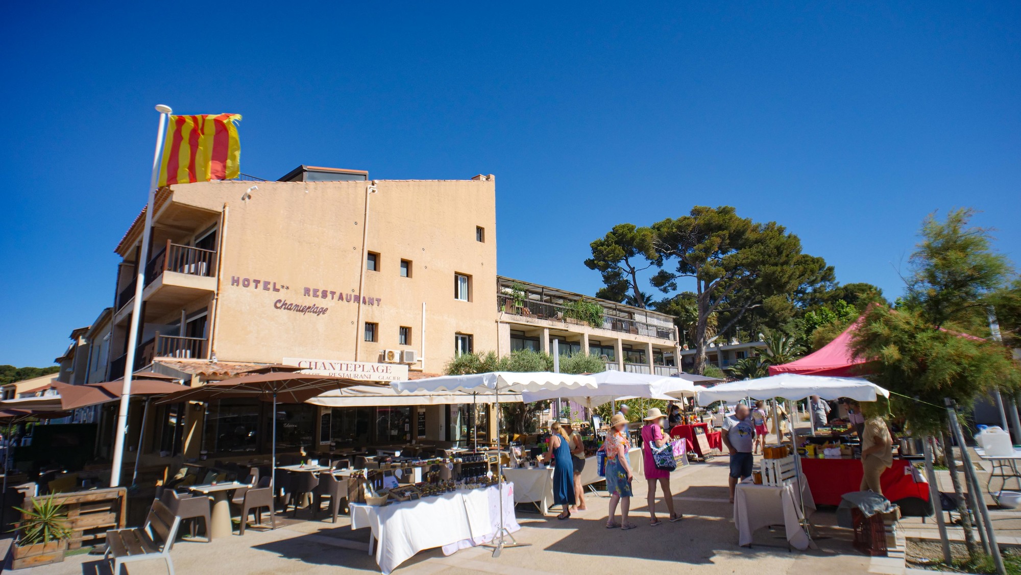 Marché Saint Cyr les pieds dans l’eau