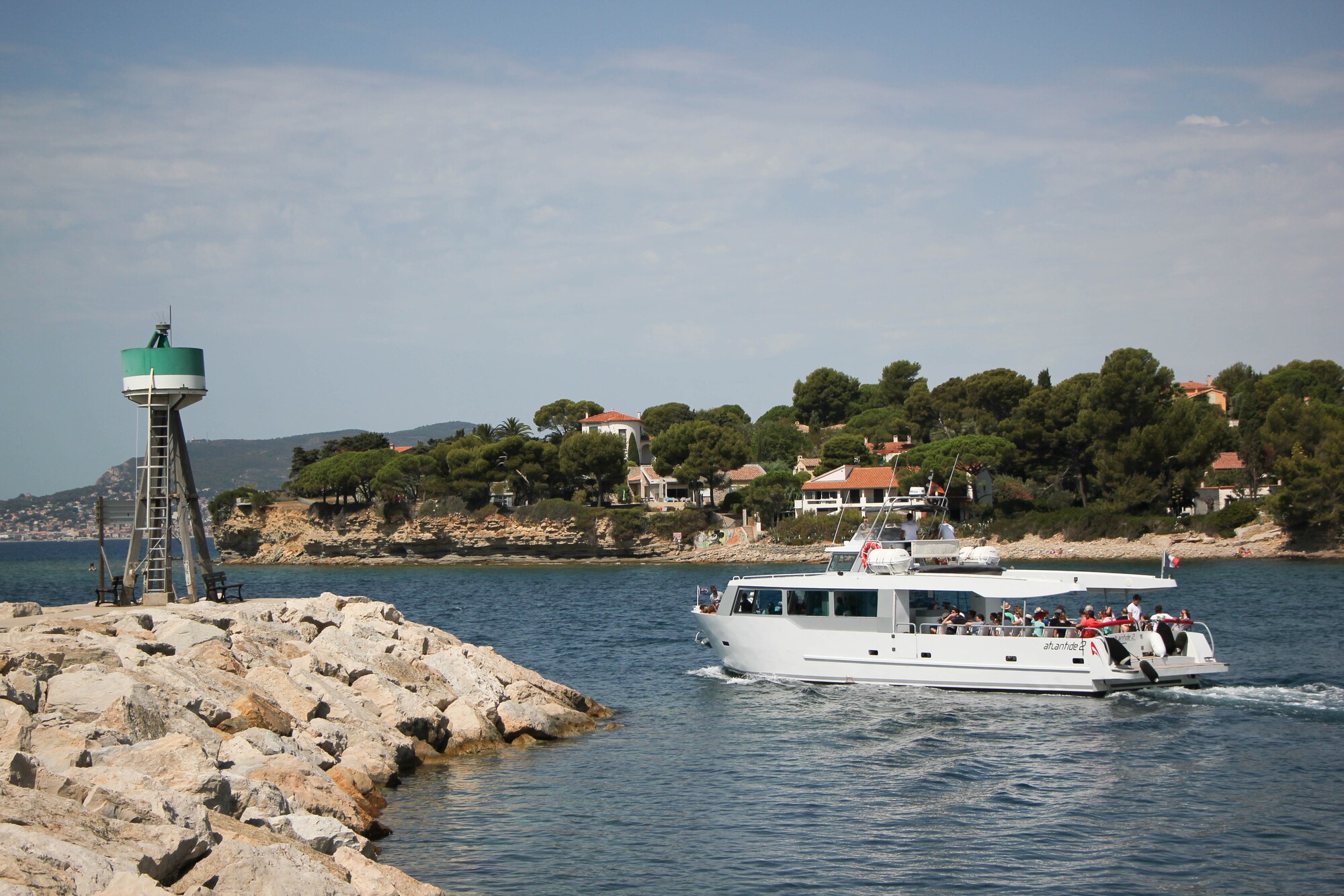 Balade en mer commentée des calanques avec l’Atlantide