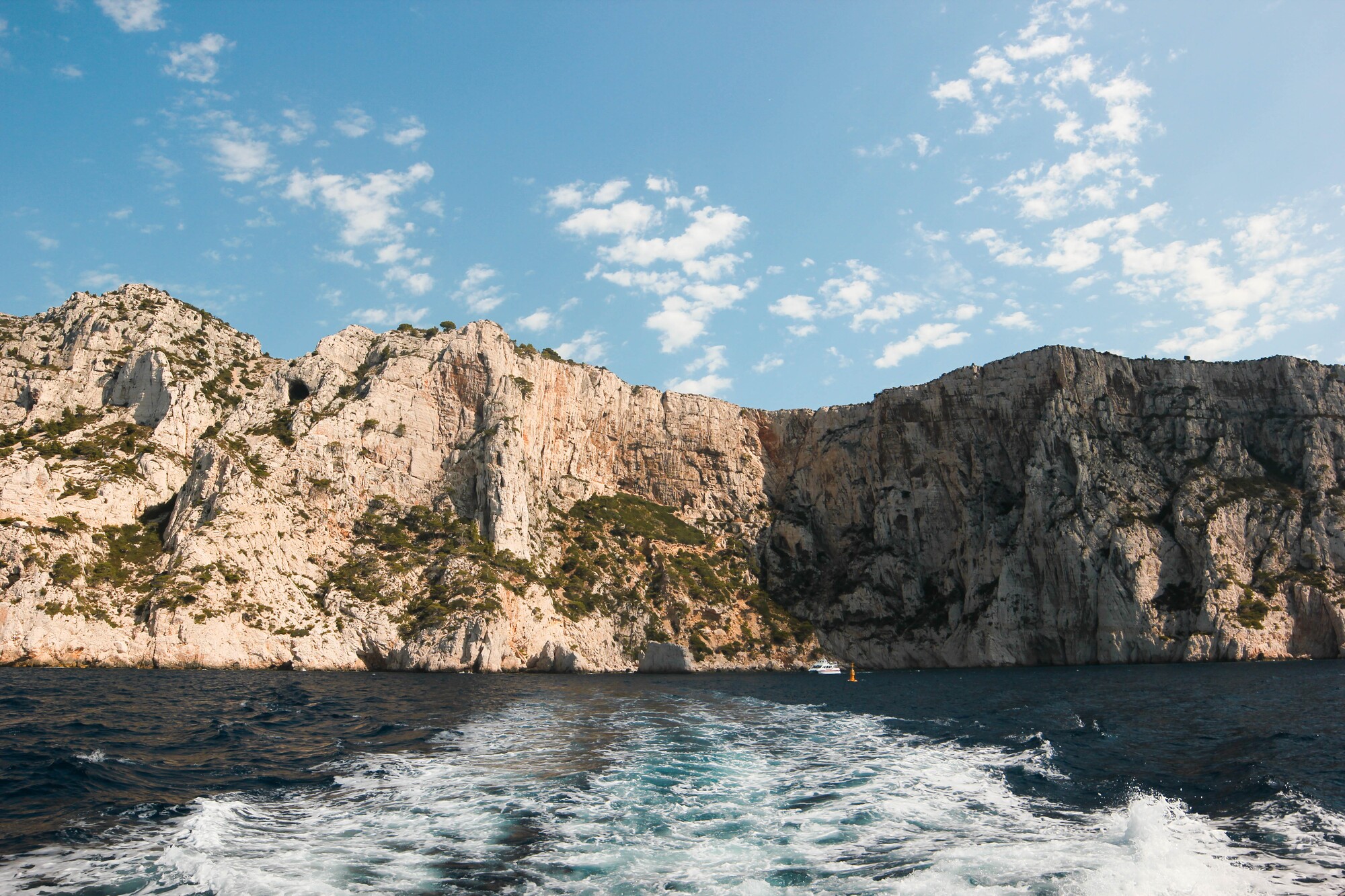 Balade en mer commentée des calanques avec l’Atlantide
