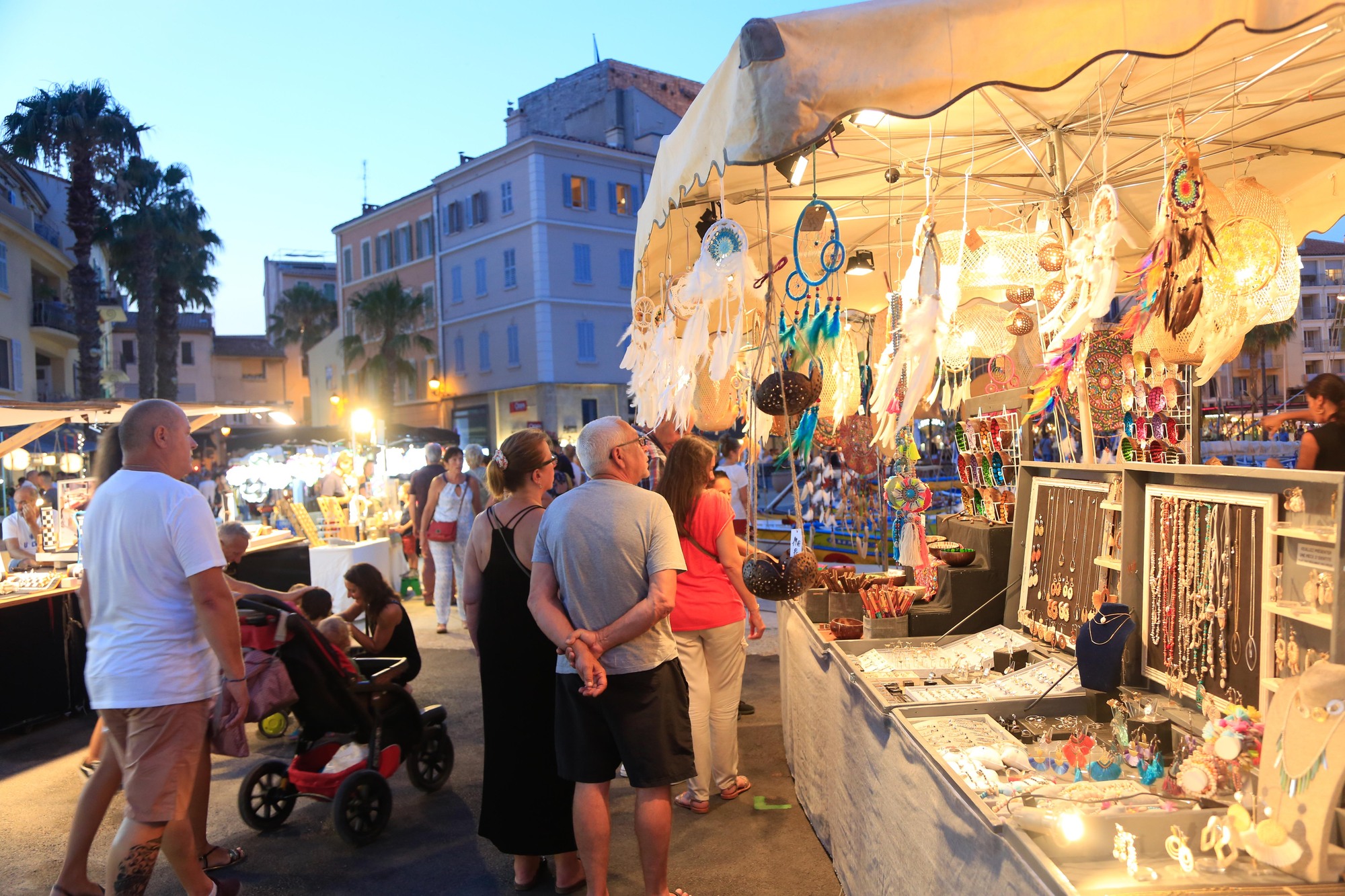 Marché artisanal nocturne Sanary