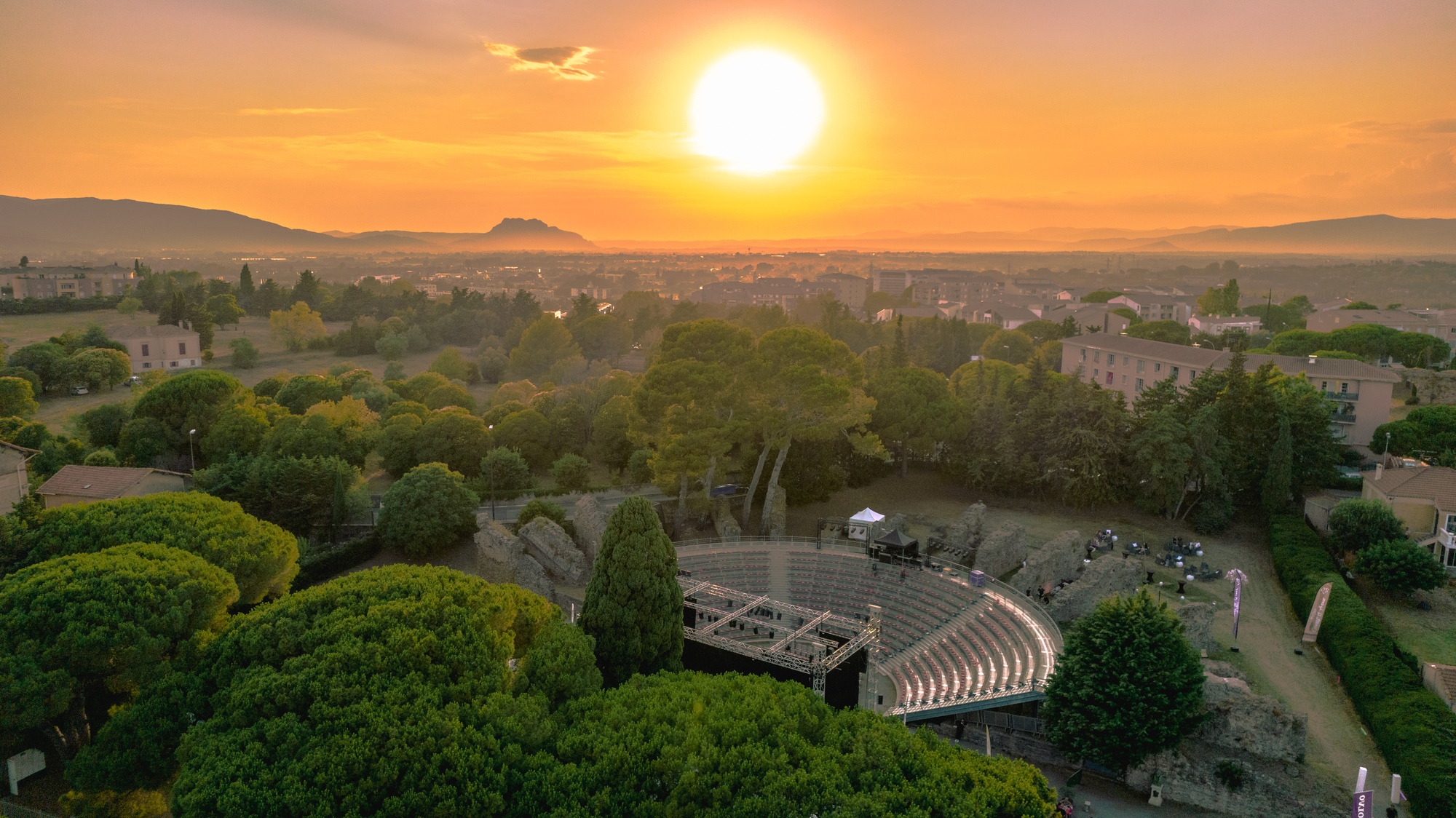 Vue aérienne sur le théâtre romain Fréjus