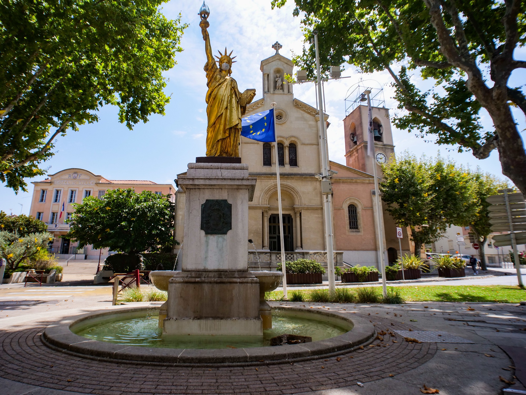 Statue de la liberté place Portalis