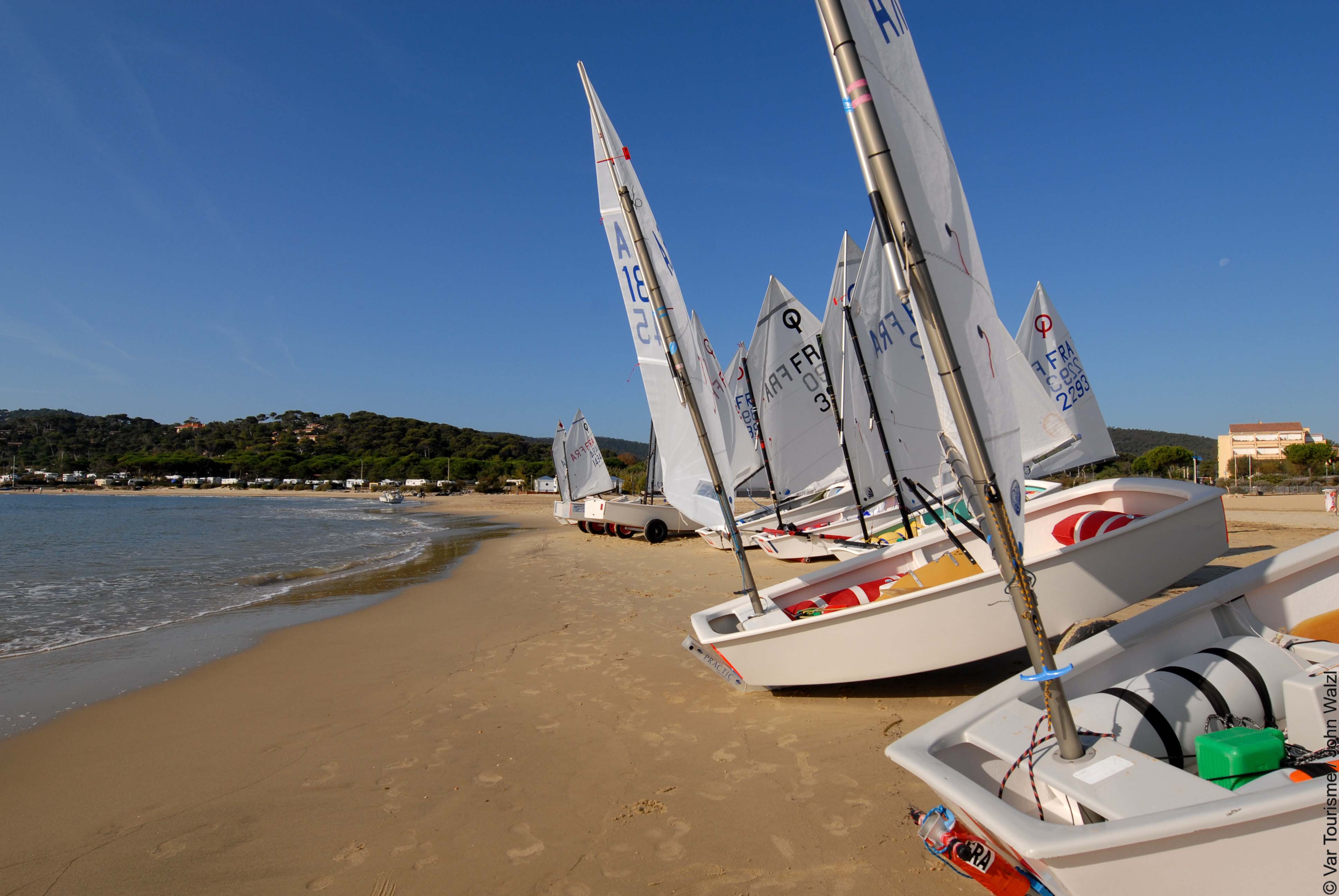 Plage de la Favière, Bormes-les-Mimosas/ Favière Beach, Bormes-les-Mimosas ©Var Tourisme